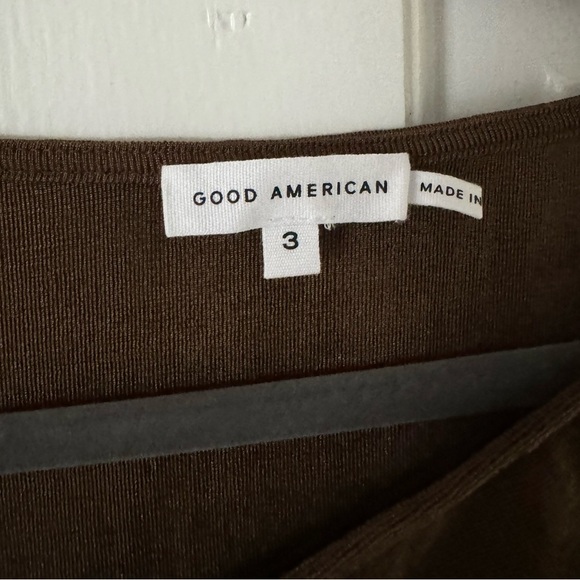 Good American Shimmer Asymmetric Neck Long Sleeve Top - Picture 8 of 10